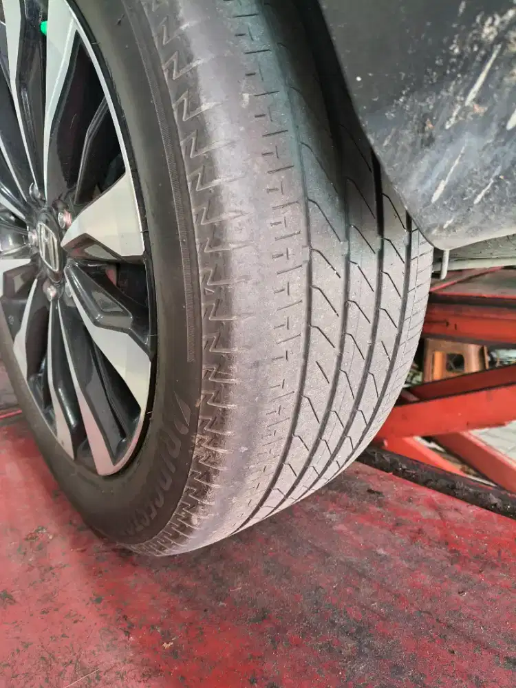 Ban Bridgestone Turanza 215/55 R17 Second