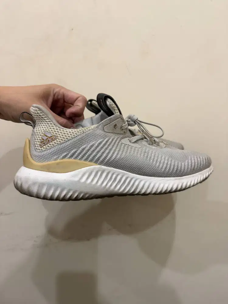 Sepatu Adidas Alphabounce Putih Abu original – Second