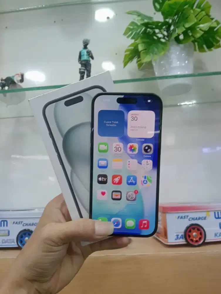 iPhone 15 Basic 256GB black ex iBox