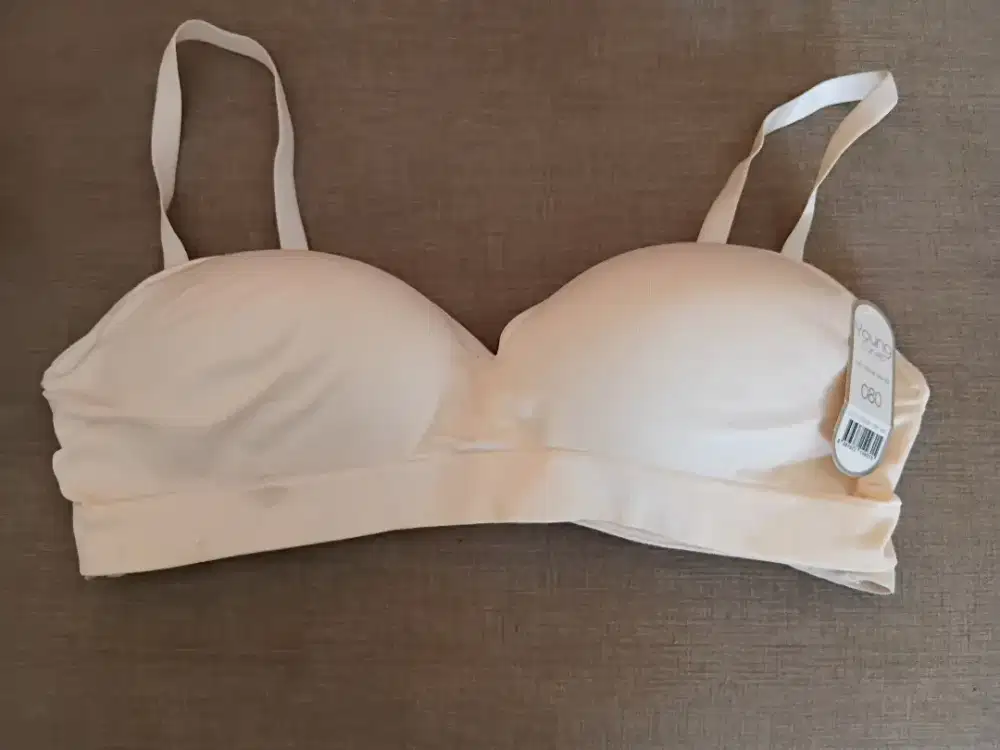 Bra Young Curves Tanpa Kawat Cream 80/36B