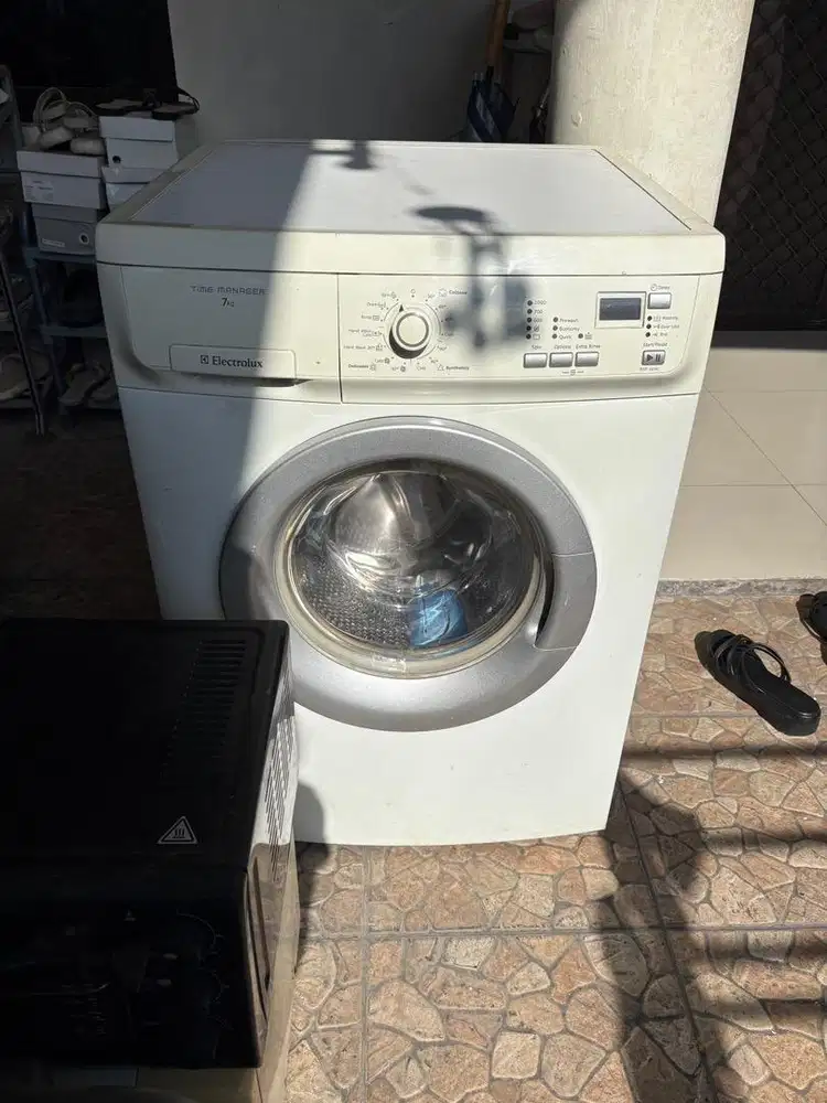 Mesin cuci electrolux