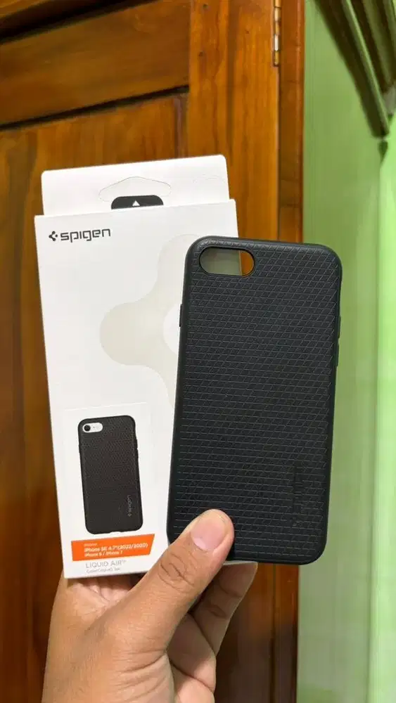 case spigen iphone SE 2022 / iphone SE 2021 / iphone 8 / iphone 7