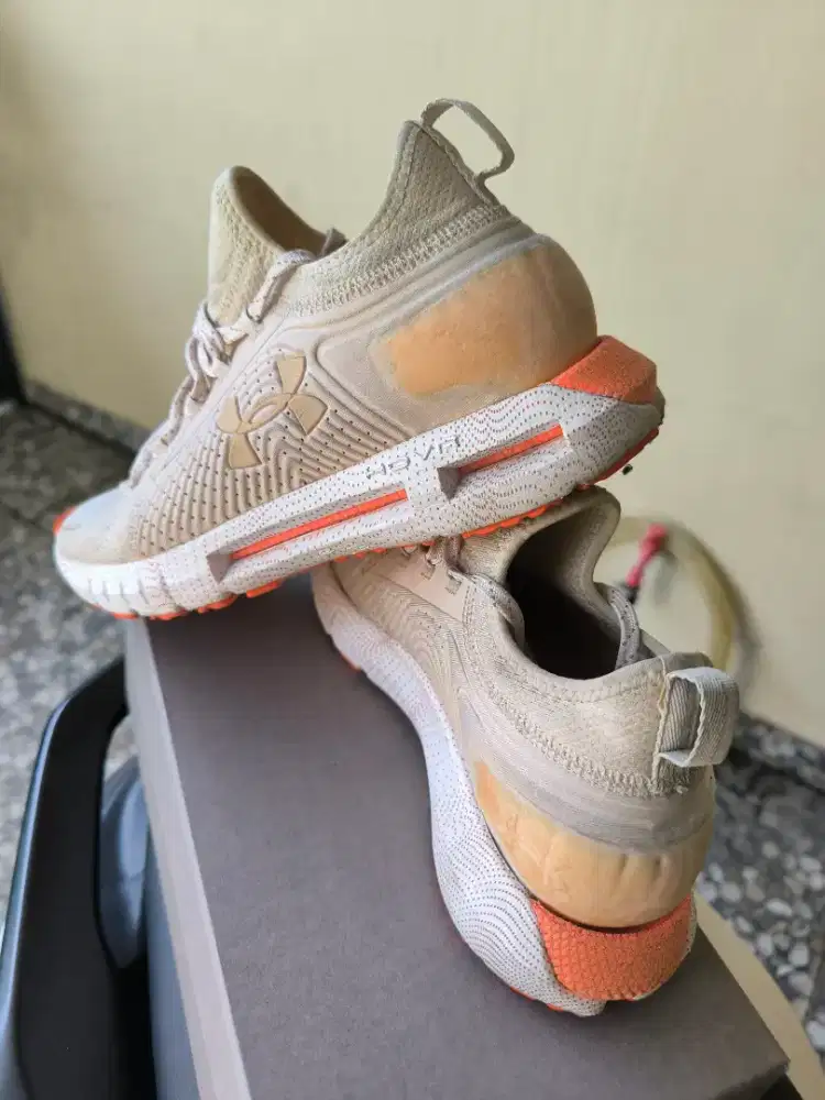 Sepatu under armour
