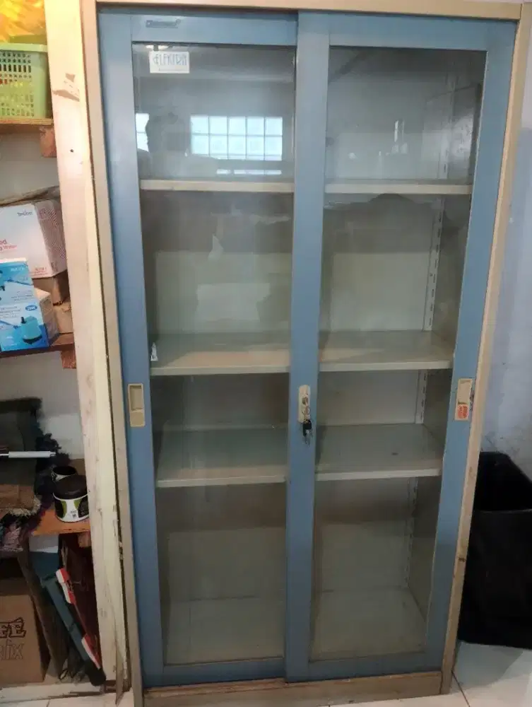 Lemari besi/lemari kabinet