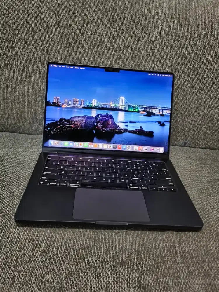 MacBook Pro Retina XDR M3 Pro 14-in, 2023 ibox
Apple M3 Pro
18/512GB