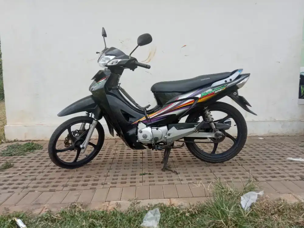 Honda kharisma tahun 2004