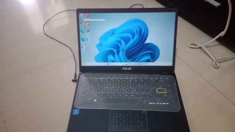 Asus e410ma mulus kondisi