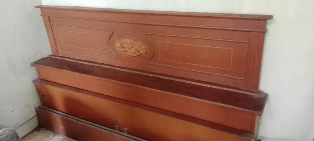 Dijual dipan kayu bekas