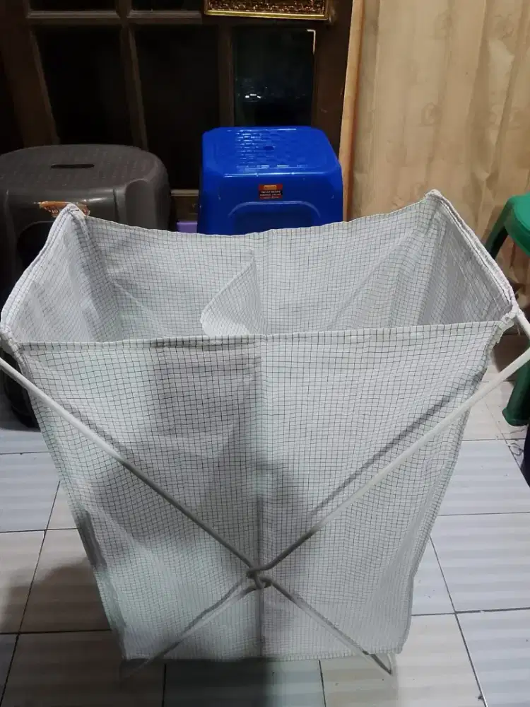 Keranjang pakaian Lipat