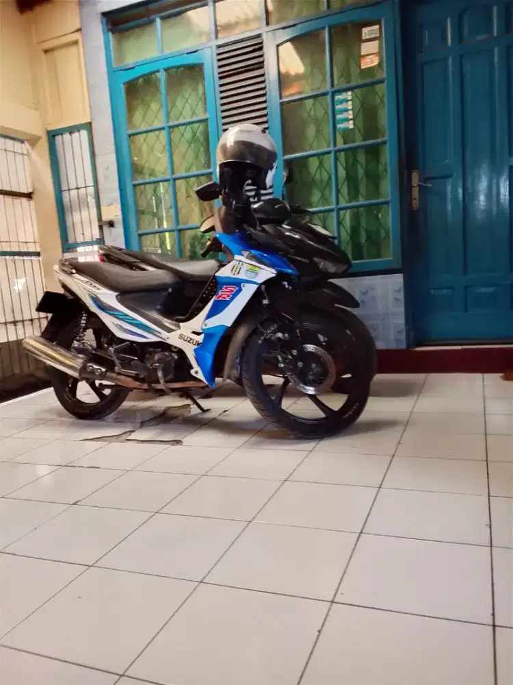 Suzuki Titan mulus terawat, warna spesial putih biru,