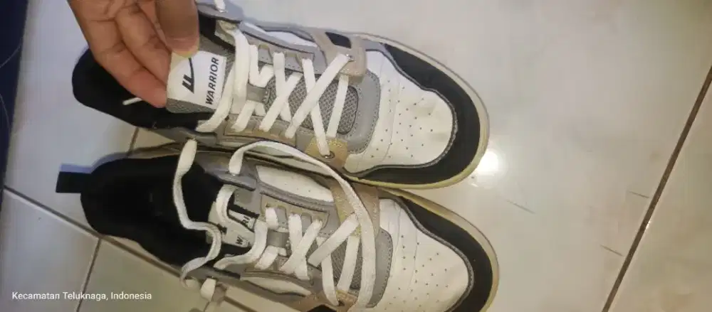 Sepatu pria UK 43