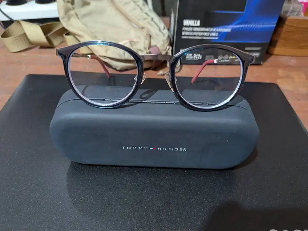 Kacamata Tommy Hilfiger Baca Optik Melawai Juli 2026 Yogyakarta