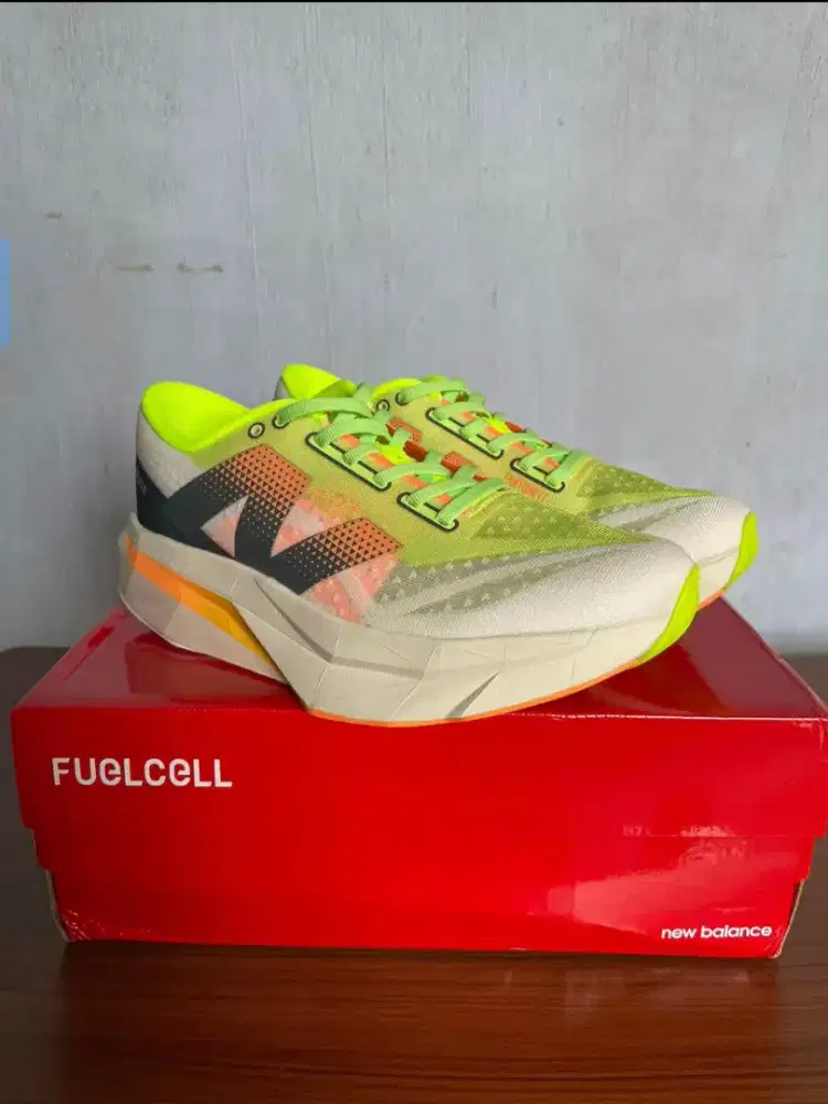 Sepatu Running New Balance SC Elite V4