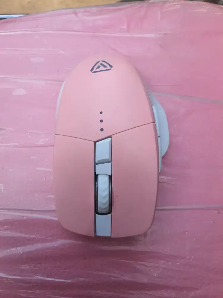 Mouse Wireless MOFii Gaming Rechargeable P6 berwarna merah muda