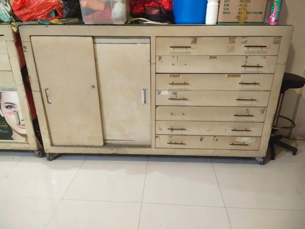 Dijual murah etalase