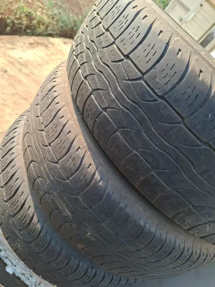 Ban bridgestone ring 17 / 215 / 60 masih tebal tebal