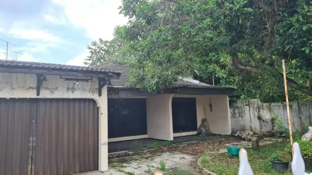 Di jual Cepat Rumah Lawas Dekat Jalan Veteran Surakarta