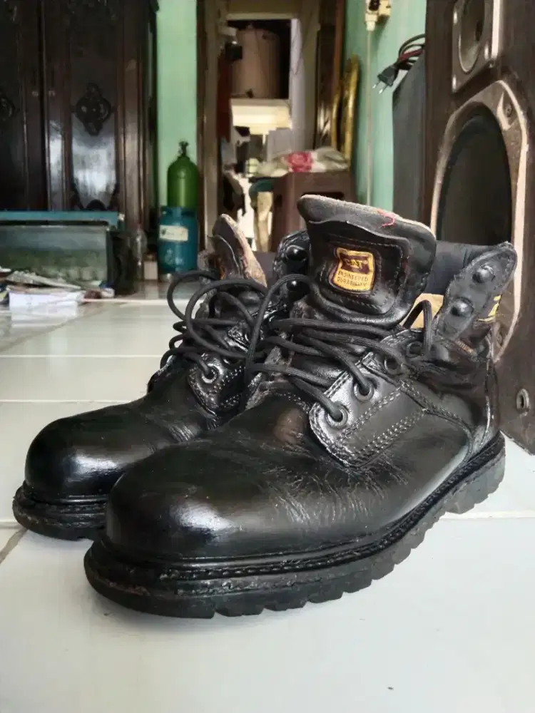 Sepatu Boots Pria Bekas uk 41