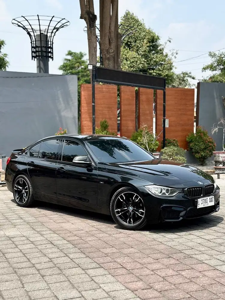 BMW F30 320i Tahun 2014 pmk 2015 LOW KM !