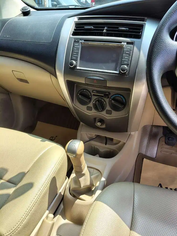 Nissan Grand livina 1.5 SV MT 2014 Low km.65Rb