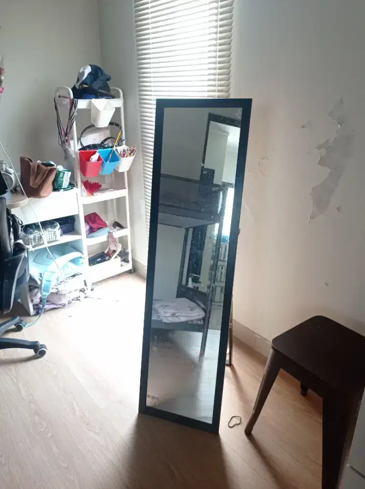 Kaca cermin standing