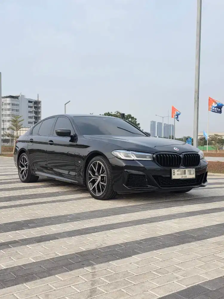 HARGA CASH TERMURAH! LOW KM! BMW 520i M Sport 2023 Hitam