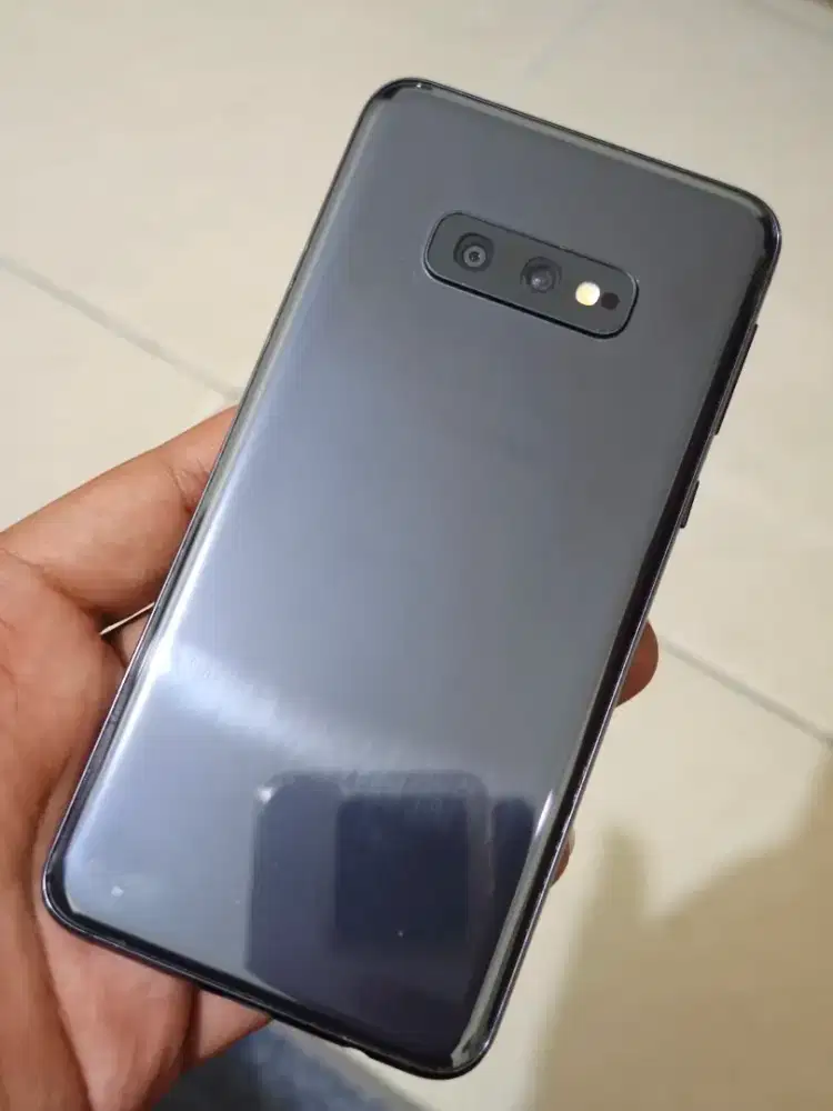 Samsung S10e 6/128 hp softcase aja ex resmi SEIN