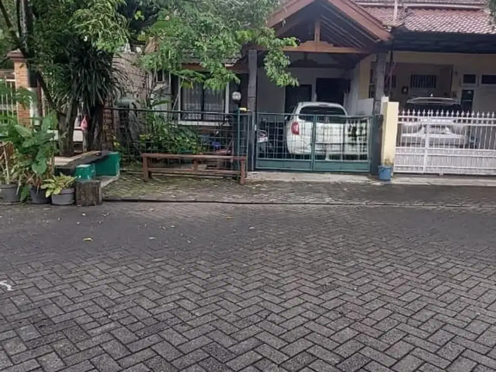 Dijual Rumah Luas di Bintaro Sektor 4 Bintaro Jaya, Lokasi Strategis Dekat Stasiun Kereja Pondok Ranji dan Sekolah Al Azhar Bintaro