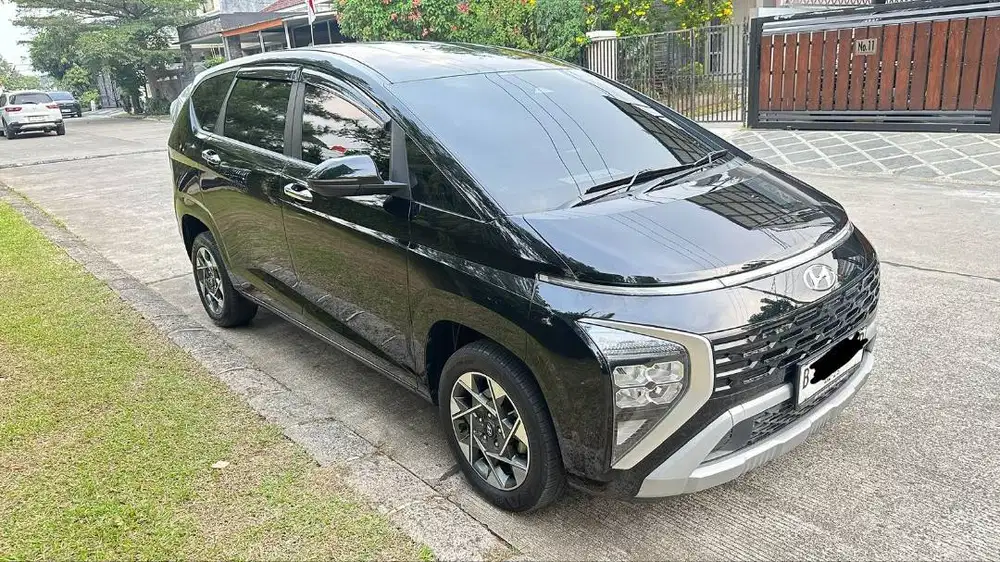 Hyundai Stargazer Prime AT Captain Seat Tangan Pertama Individu Hitam