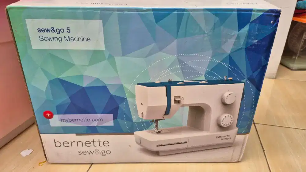 Jual mesin jahit portable bernette sew & go 5. Like new