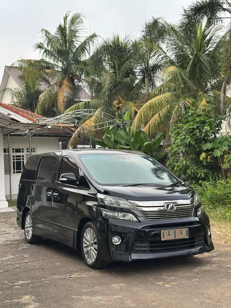 TOYOTA VELLFIRE ZG CBU 2013 (dp 15jt)