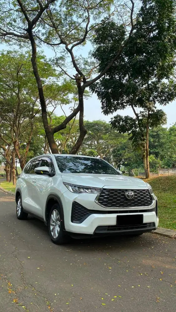 TOYOTA INNOVA ZENIX V-BENSIN TAHUN 2023 PUTIH METALIK ISTIMEWA