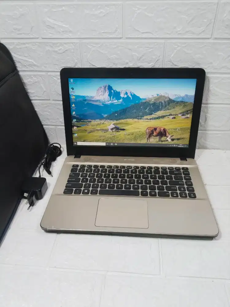 Laptop Asus Ram 4 GB Hardisk 1TB