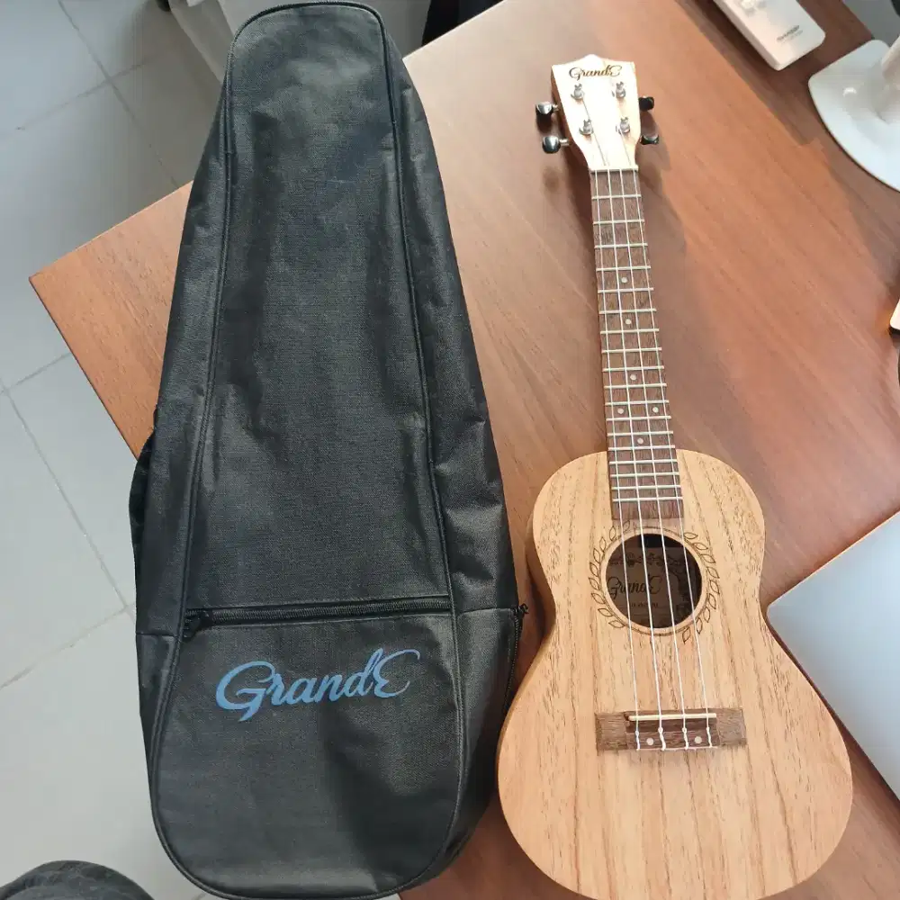 Ukulele Grande UK-23DS NS