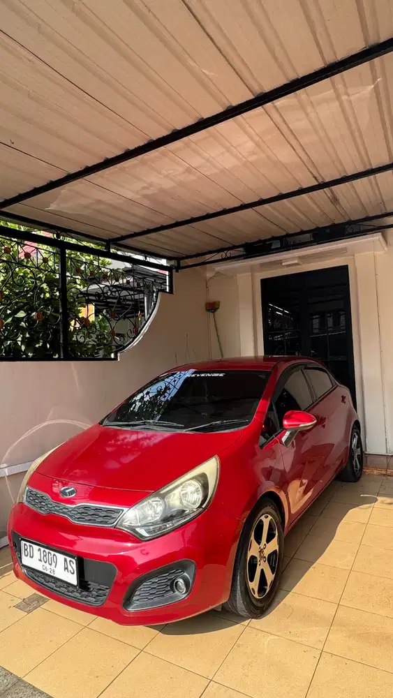 Dijual mobil KIA RIO th 2013 pemakaian pribadi nego sampai jadi!!