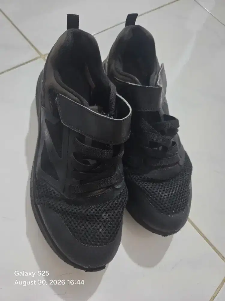 Sepatu original skechers size 37 preloved
