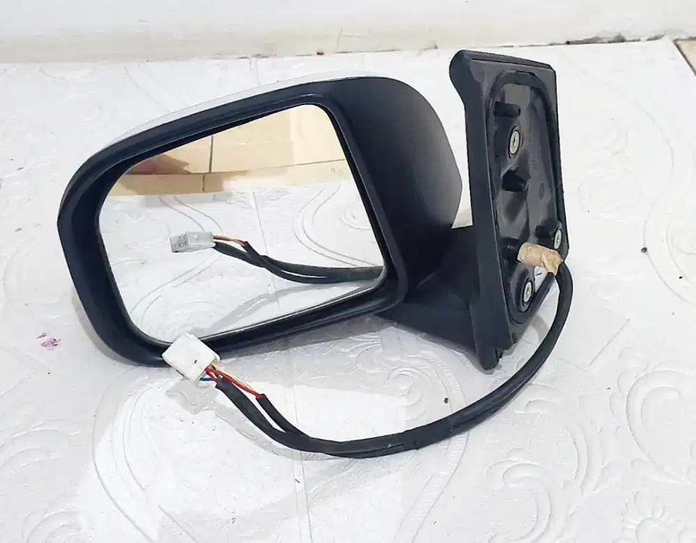 Spion kiri Ayla Agya ORI
