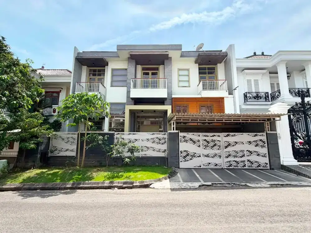 RARE LISTING Pakuwon Indah High Ceiling 2 Lantai Luasan Besar Row Jalan Lebar