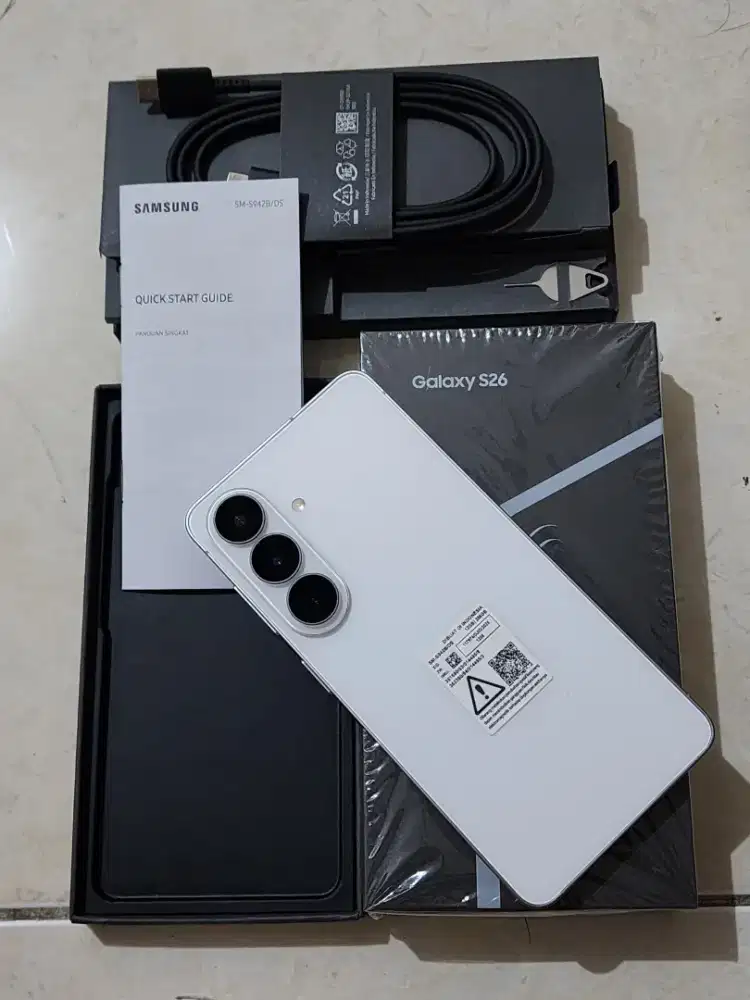 Samsung S26 12/256Gb, warna Putih SEIN,  kondisi 99,9% Sempurna