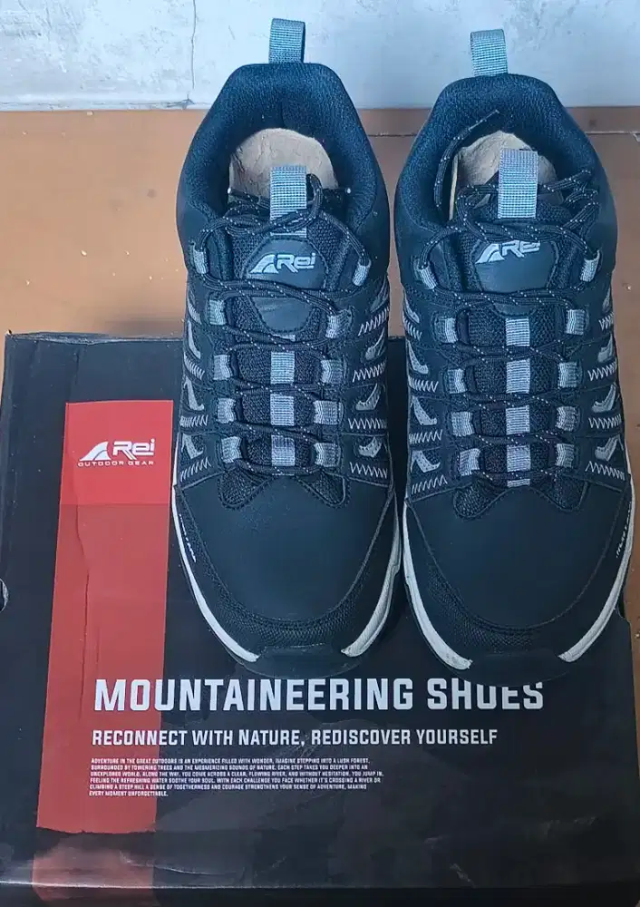Dijual Cepat Sepatu Gunung Arei