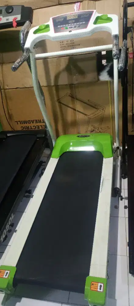 Treadmill elektrik bekas normal mulus bersih kuat dan kokoh