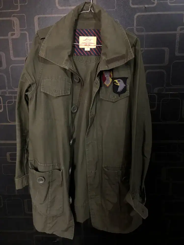 Jaket Army model parka Levi's