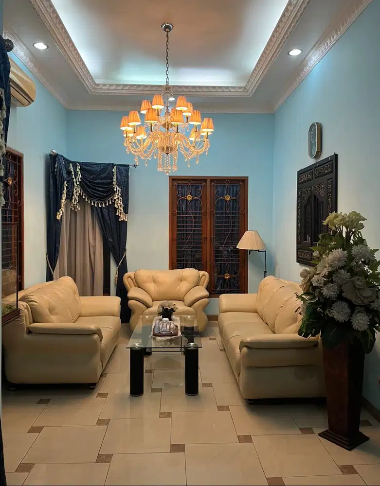 Rumah Mewah Full Furnised Halaman Luas
