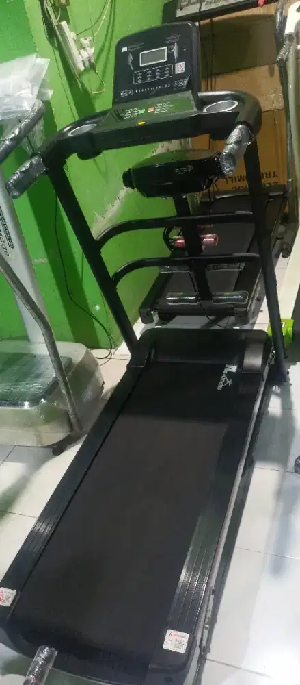 Treadmill elektrik bekas normal mulus bersih ada mesin pemijat nya