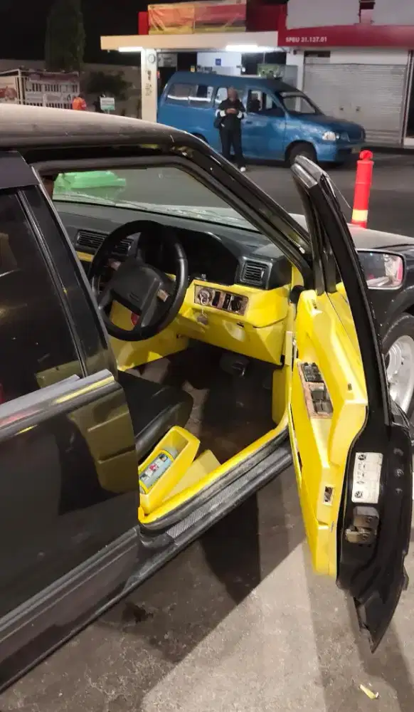 Interior Volvo GL 960 Repaint Kuning Gading
