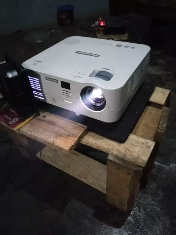Jual proyektor // fokus
