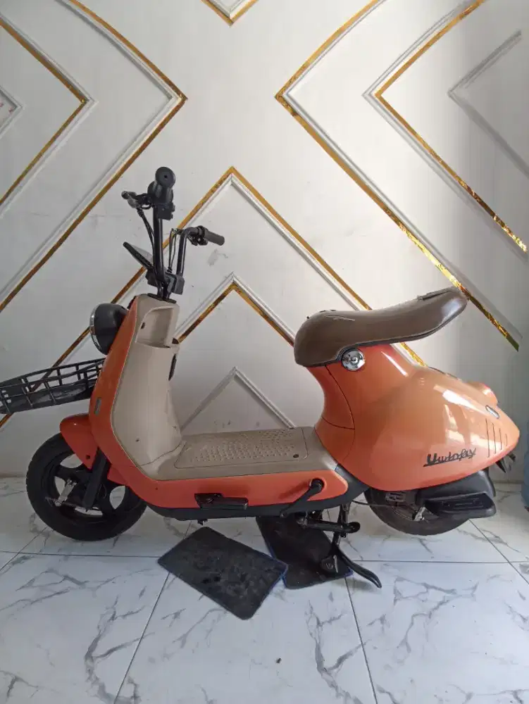sepeda Listrik Uwinfly r8