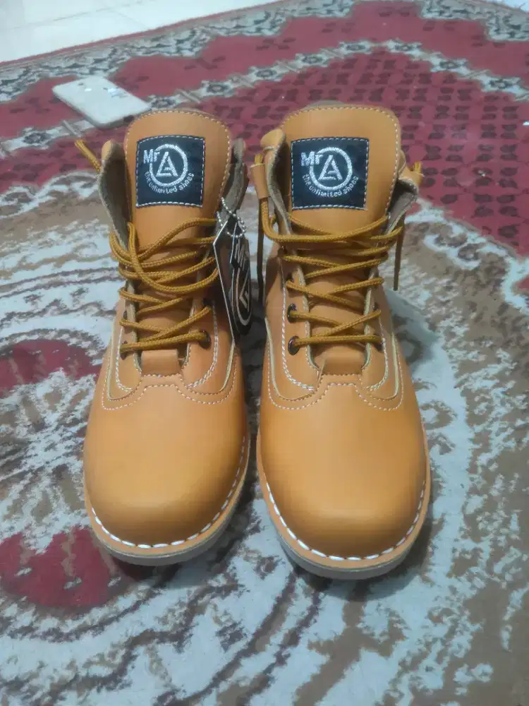 Sepatu boots kulit rosel Mr la no 40 baru