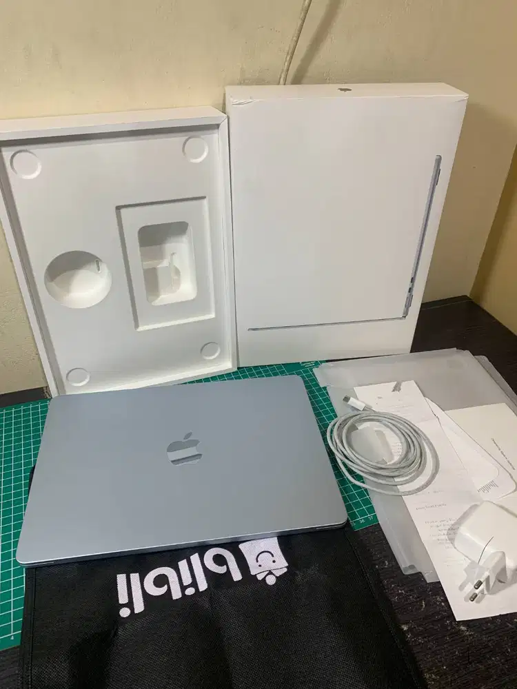 Macbook M4 Sky Blue Fullset ex Garansi Resmi