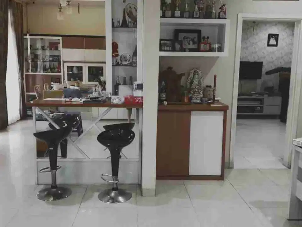 Rumah 3 Lantai Posisi Hook di Green Lake City
